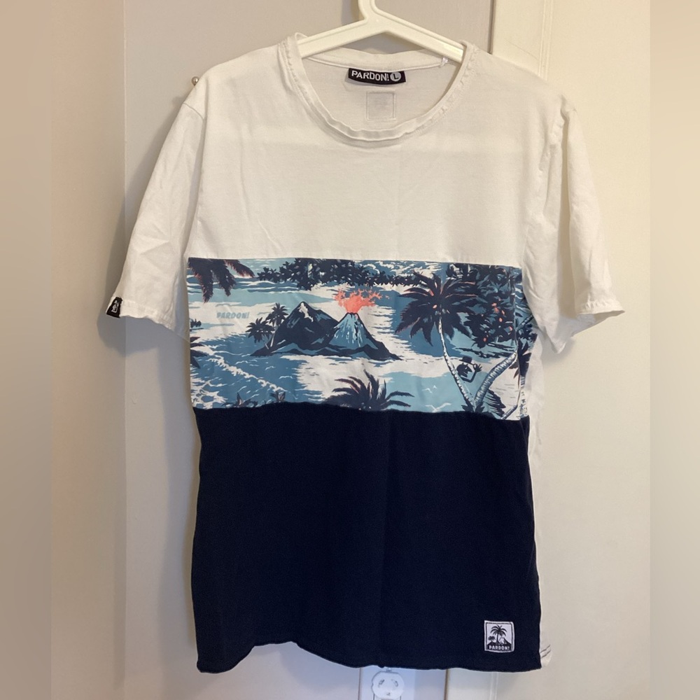Teeshirt Pardon! With sea and volcanos